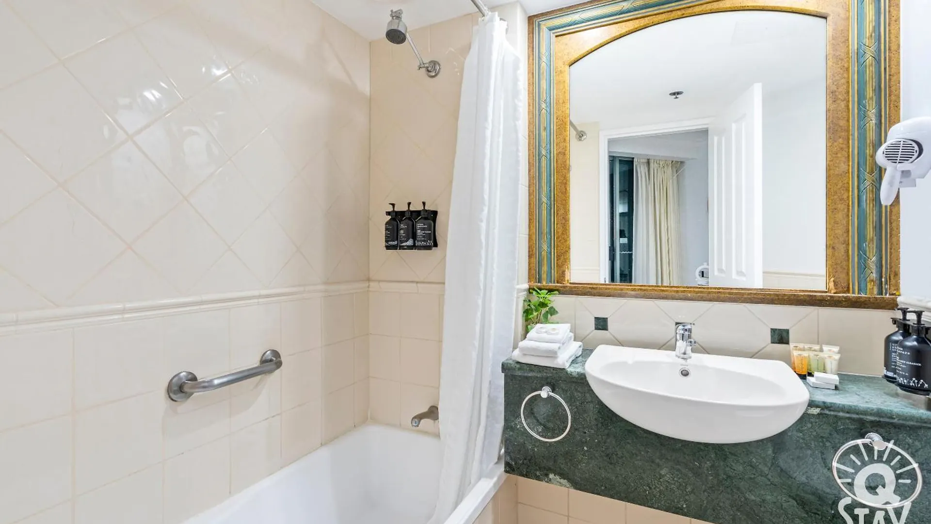 Legends Apartments - Qstay Gold Coast