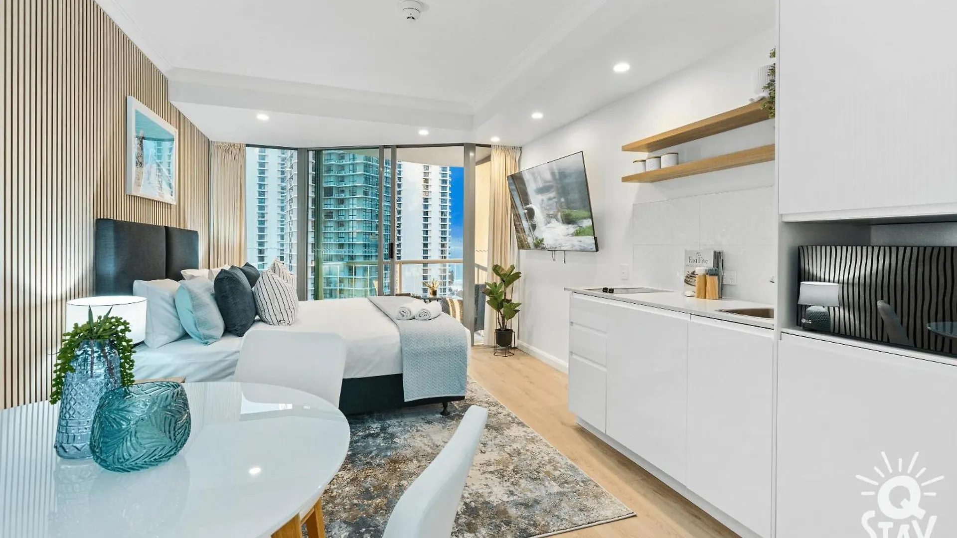 Legends Apartments - Qstay Gold Coast Australia
