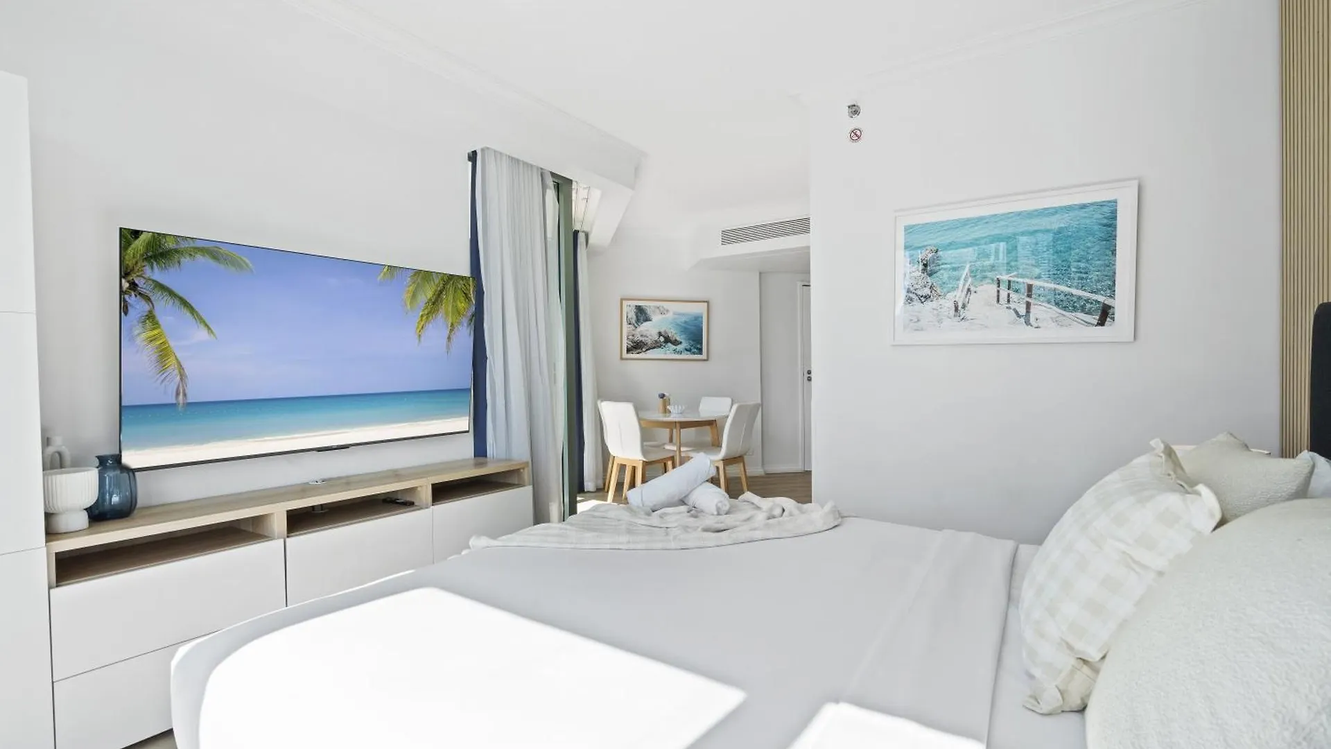 Legends Apartments - Qstay Gold Coast Australia