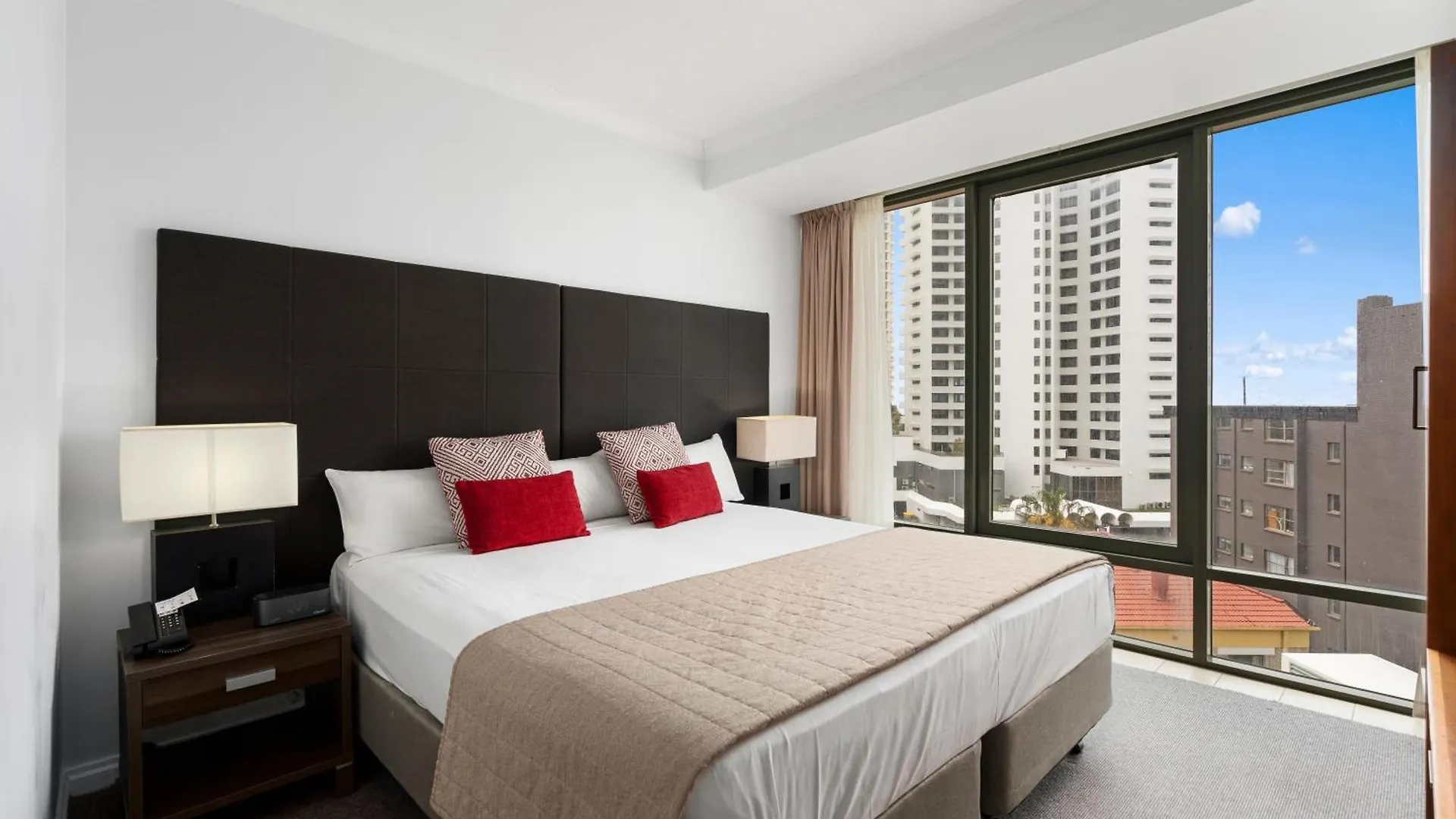 Legends Apartments - Qstay Gold Coast Australia