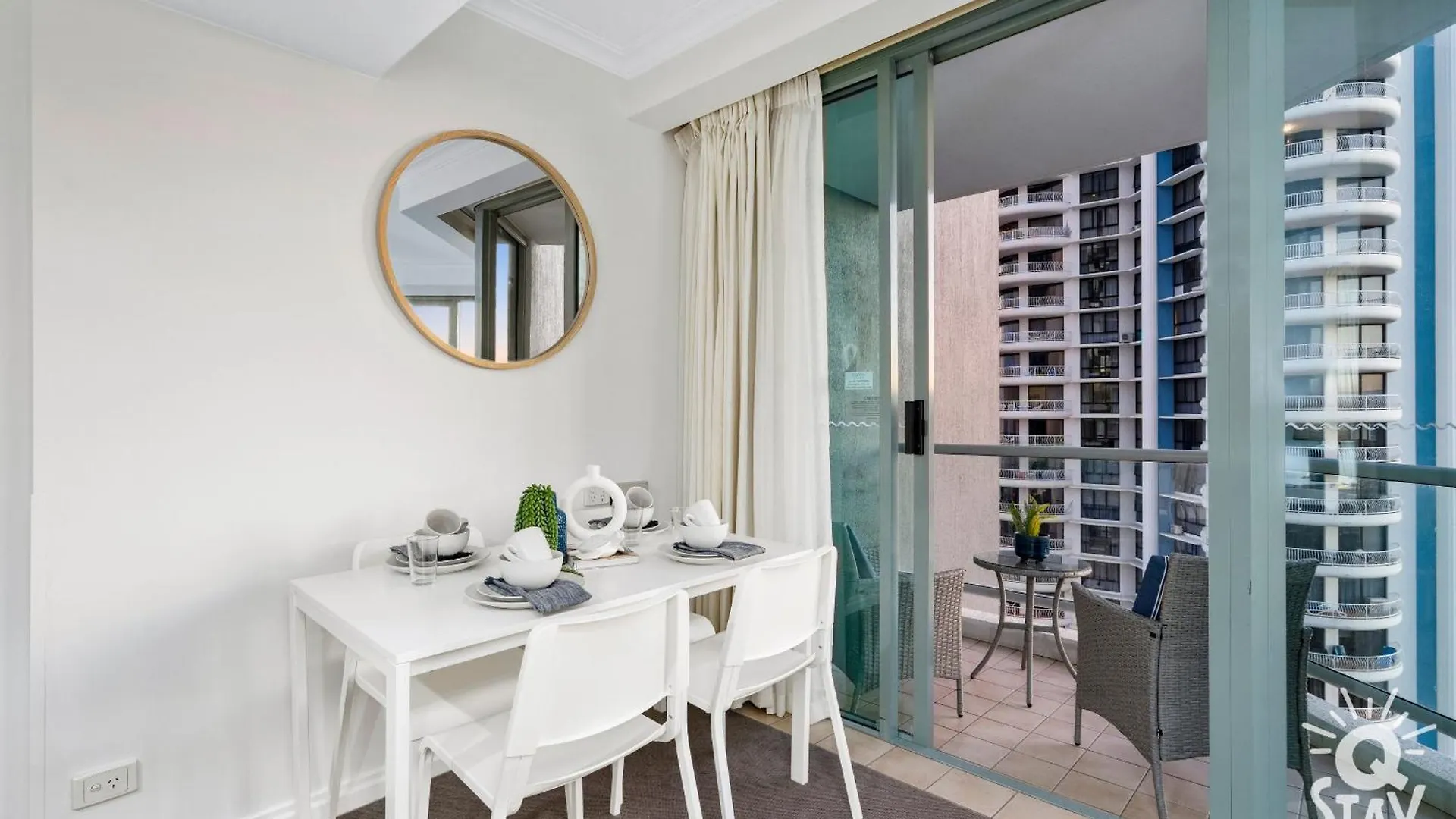 Legends Apartments - Qstay Gold Coast