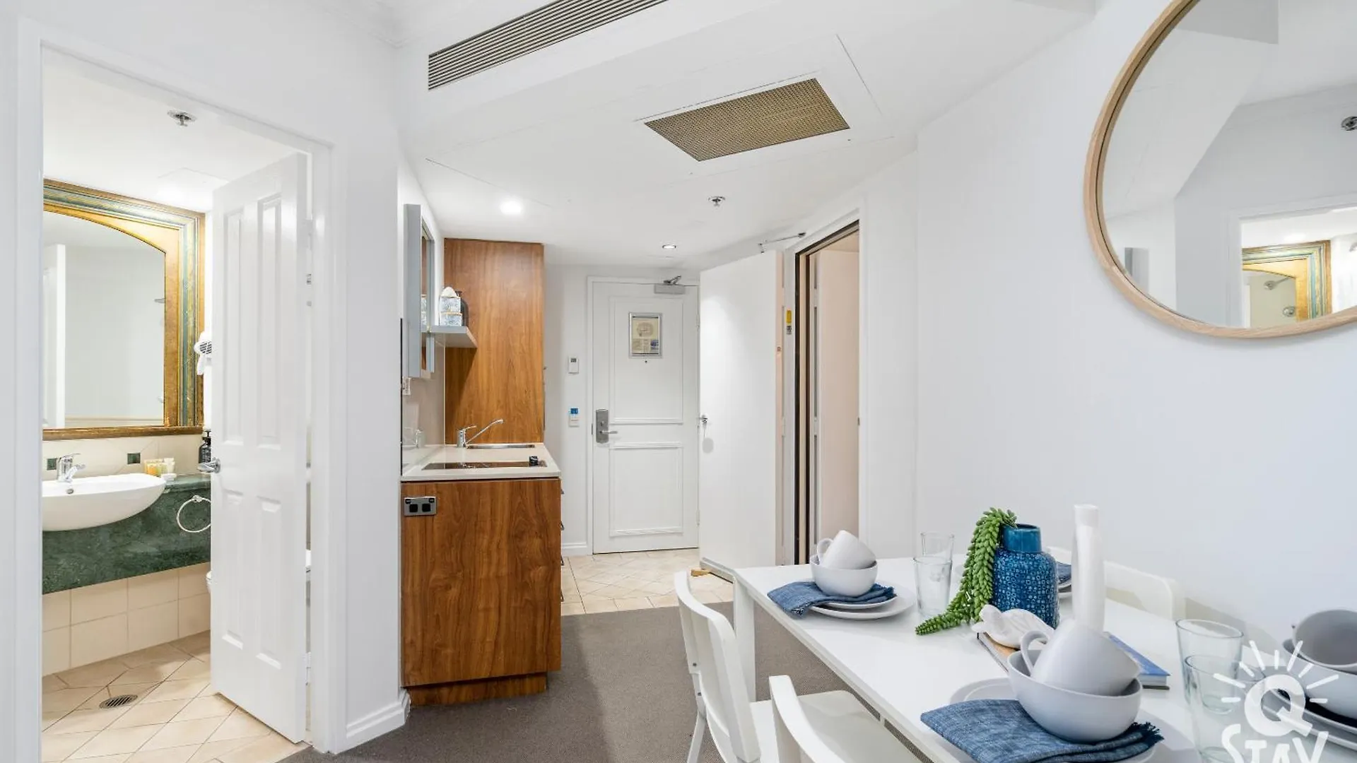 Legends Apartments - Qstay Gold Coast Australia