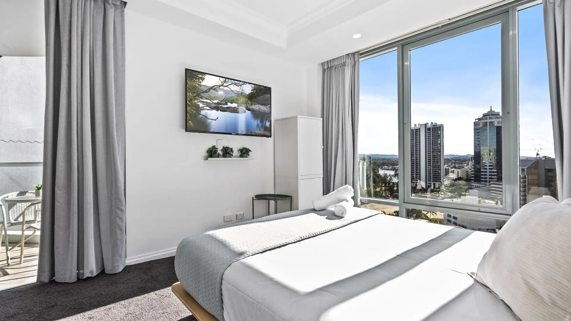 Legends Apartments - Qstay Gold Coast 0*,  Australia