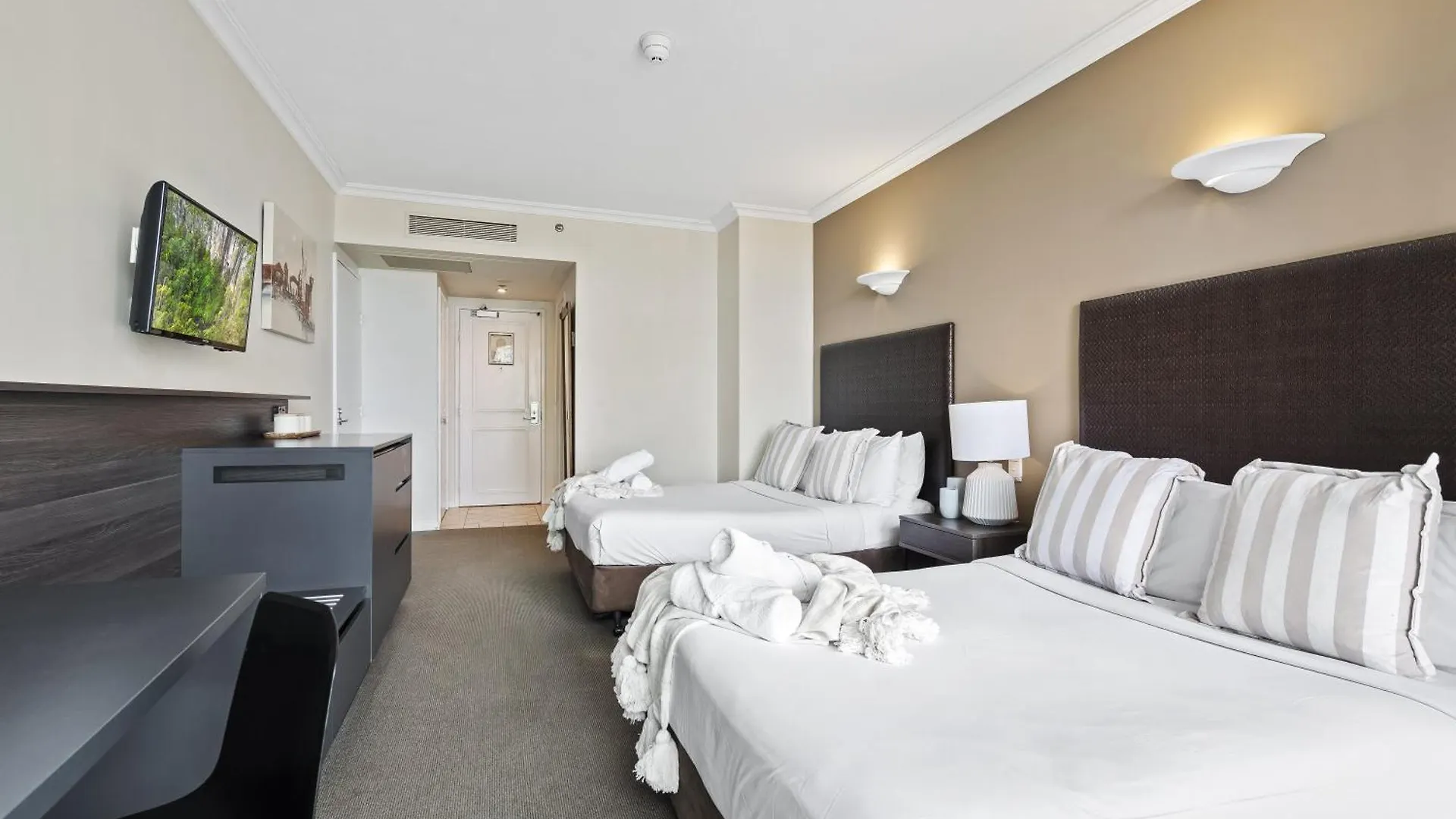 Legends Apartments - Qstay Gold Coast
