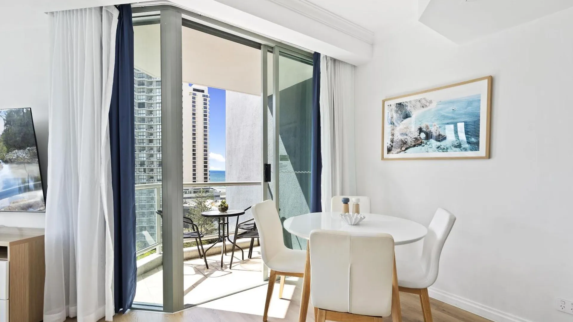 Legends Apartments - Qstay Gold Coast Australia